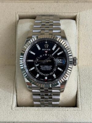 IMG_2798 Rolex Sky-Dweller nero jubilee del 2023 Italia full set top condition con documenti e scatola