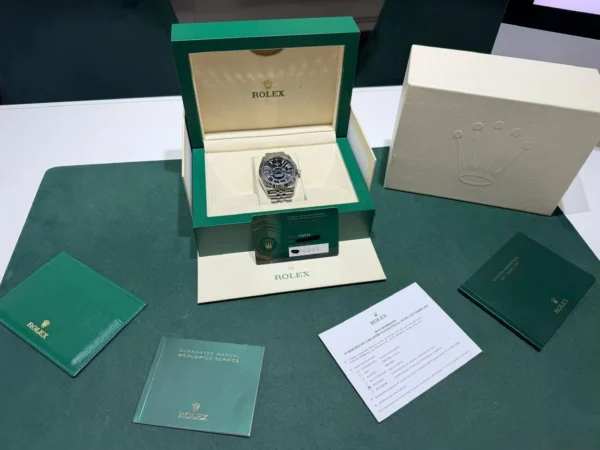 Rolex Sky-Dweller nero jubilee del 2023 Italia full set top condition con documenti e scatola