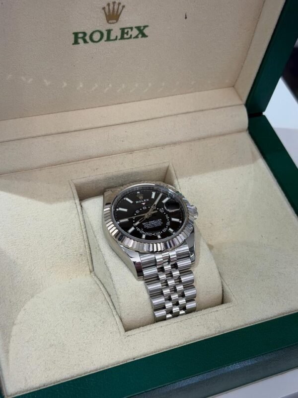 Rolex Sky-Dweller nero jubilee del 2023 Italia full set top condition con documenti e scatola