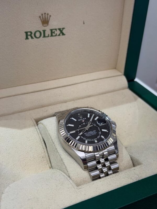 Rolex Sky-Dweller nero jubilee del 2023 Italia full set top condition con documenti e scatola