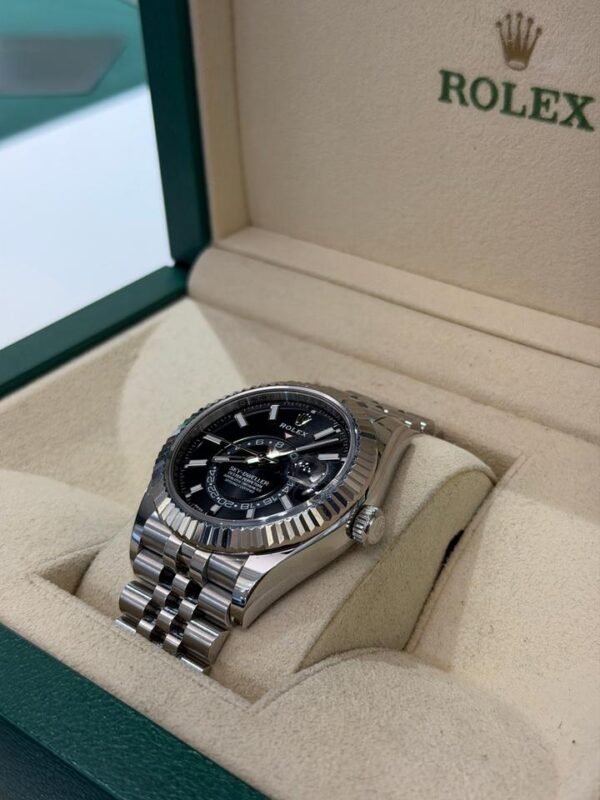 Rolex Sky-Dweller nero jubilee del 2023 Italia full set top condition con documenti e scatola