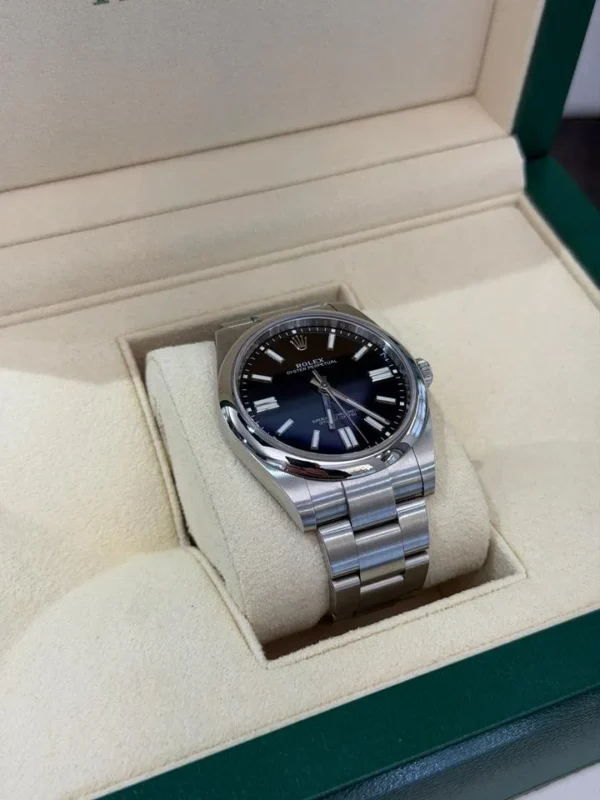 Rolex Oyster Perpetual quadrante nero del 2024 Italia full set excellent condition con documenti