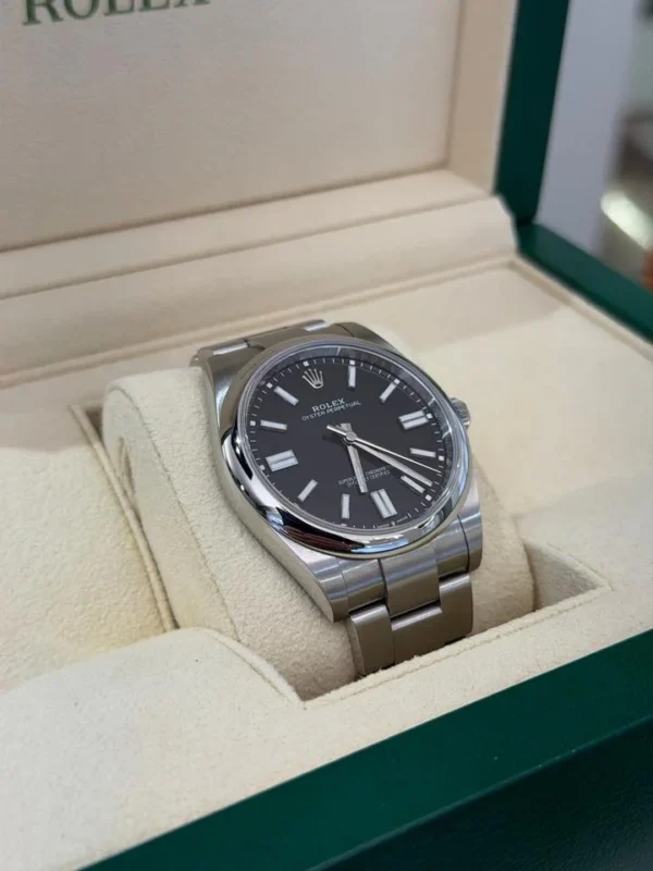 Rolex Oyster Perpetual quadrante nero del 2024 Italia full set excellent condition con documenti