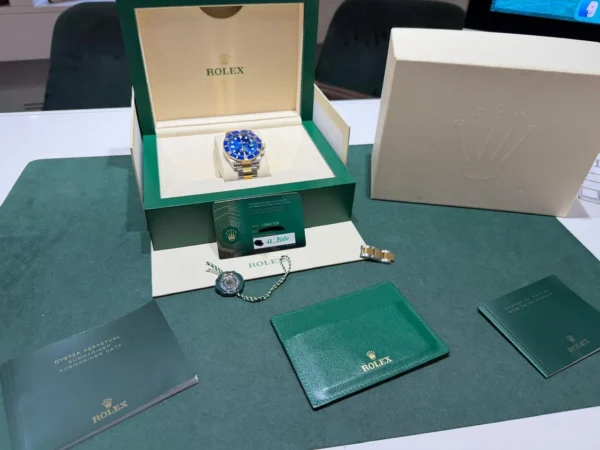 Rolex Submariner Date Blu del 2020 Italia acciaio oro full set excellent condition con documenti