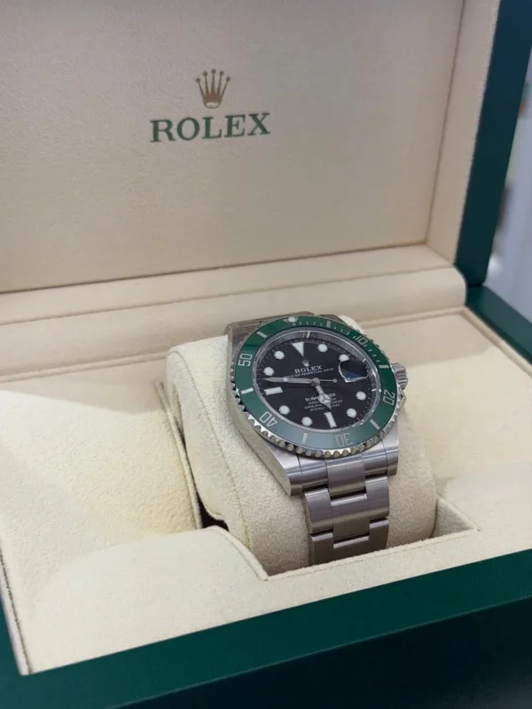 Rolex Submariner Date Starbucks del 2023 Italia full set top condition con documenti e scatola