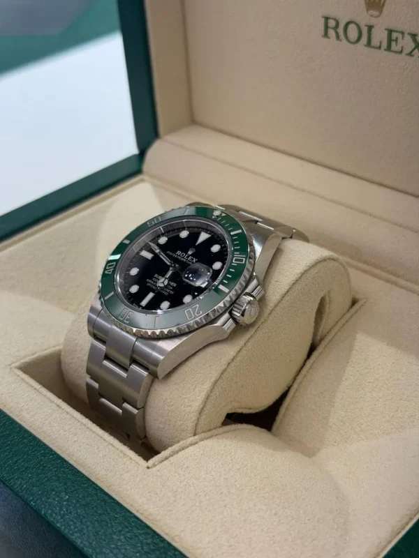 Rolex Submariner Date Starbucks del 2023 Italia full set top condition con documenti e scatola