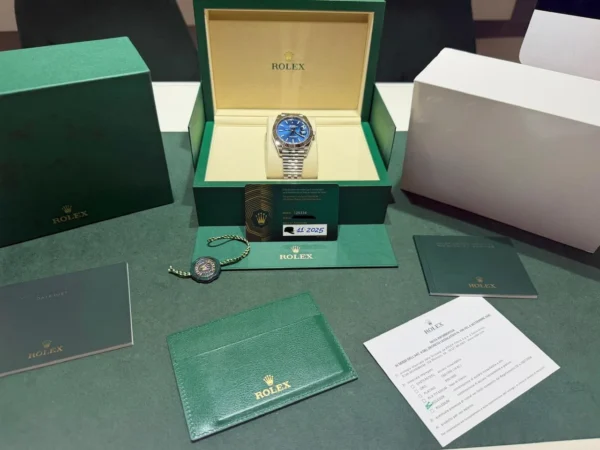 Rolex Datejust 41mm NUOVO mai indossato Blu jubilee del 2025 Italia full set con documenti