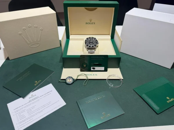 Rolex Sea-Dweller scritta rossa NUOVO mai indossato del 2021 Italia full set con documenti