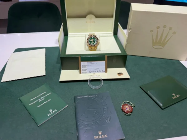 Rolex GMT-Master II GREEN dial del 2011 Italia oro giallo mai lucidato full set excellent condit