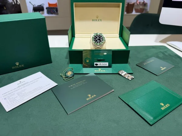 Rolex Submariner Date Starbucks NUOVO 2026 Settembre Italia mai indossato full set con documenti