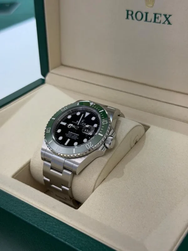 Rolex Submariner Date Starbucks NUOVO 2026 Settembre Italia mai indossato full set con documenti