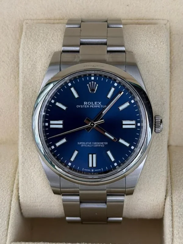 Rolex Oyster Perpetual 41mm Blu del 2024 Italia excellent condition con documenti e scatola