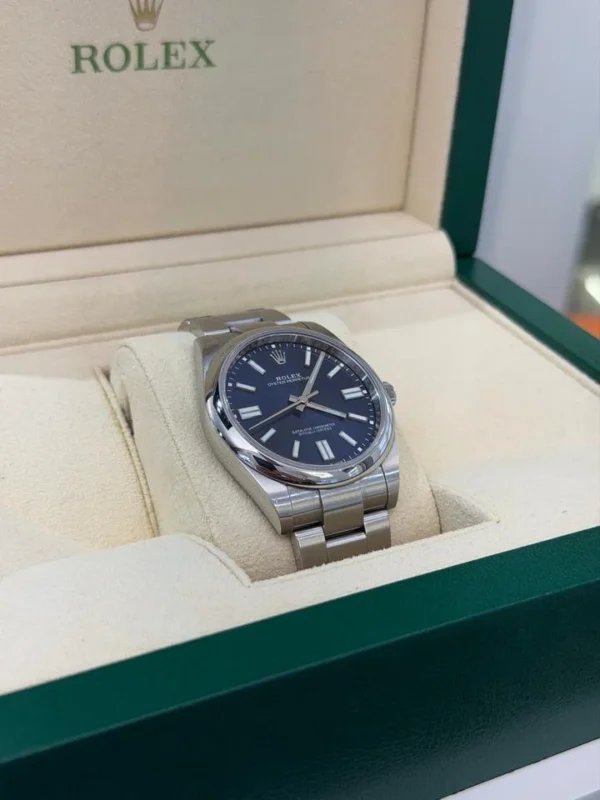 Rolex Oyster Perpetual 41mm Blu del 2024 Italia excellent condition con documenti e scatola