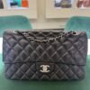 WhatsApp Image 2026-10-04 at 18.32.34 (1) Prezzo di listino Chanel attuale: €10.300 Chanel Classic Double Flap Bag Medium nera