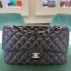 WhatsApp Image 2026-10-04 at 18.32.34 (2) Prezzo di listino Chanel attuale: €10.300 Chanel Classic Double Flap Bag Medium nera