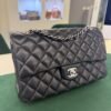 WhatsApp Image 2026-10-04 at 18.32.35 (1) Prezzo di listino Chanel attuale: €10.300 Chanel Classic Double Flap Bag Medium nera