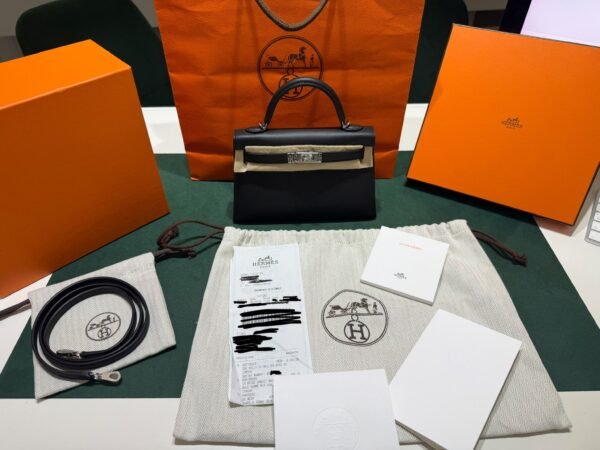 WhatsApp Image 2026-10-04 at 18.36.19 Hermès mini Kelly Sellier epsom color Noir ( nero ) NUOVA 2026 seriale G