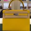 Hermès Kelly 25 Sellier second hand del 2022 stampa U in pelle Epsom colore yellow ( giallo )