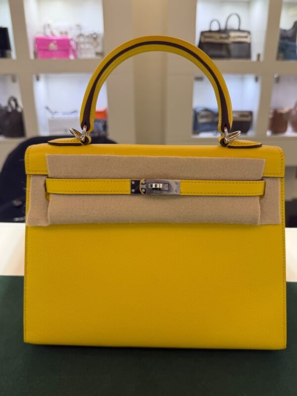 Hermès Kelly 25 Sellier second hand del 2022 stampa U in pelle Epsom colore yellow ( giallo )