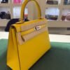 Hermès Kelly 25 Sellier second hand del 2022 stampa U in pelle Epsom colore yellow ( giallo )