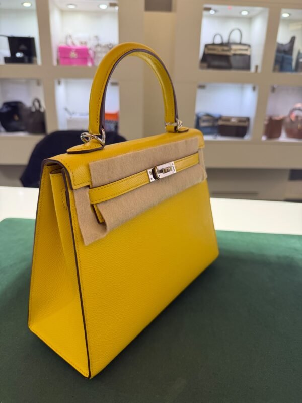 Hermès Kelly 25 Sellier second hand del 2022 stampa U in pelle Epsom colore yellow ( giallo )
