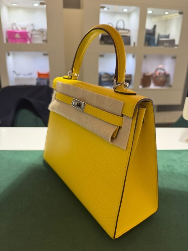Hermès Kelly 25 Sellier second hand del 2022 stampa U in pelle Epsom colore yellow ( giallo )