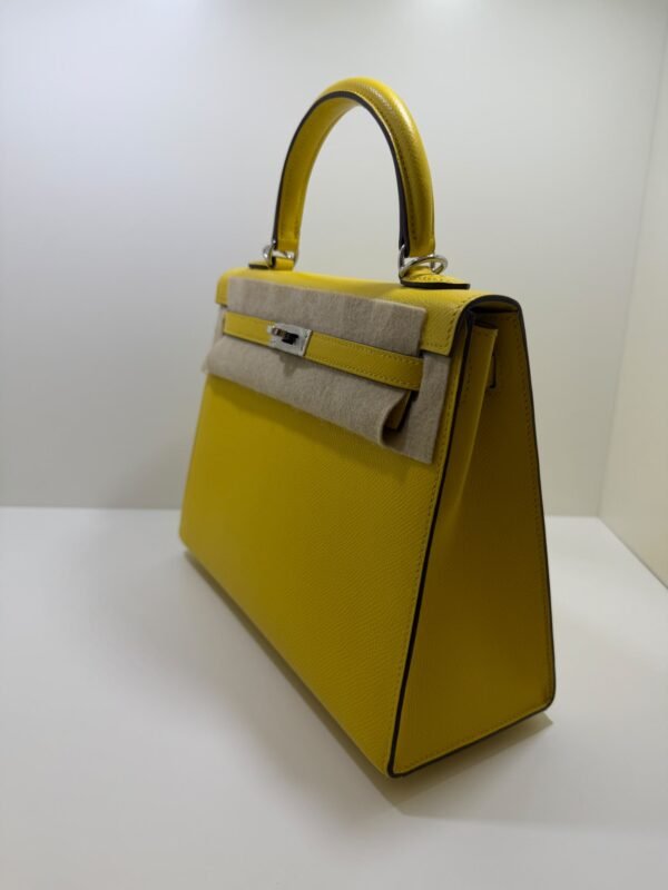 Hermès Kelly 25 Sellier second hand del 2022 stampa U in pelle Epsom colore yellow ( giallo )
