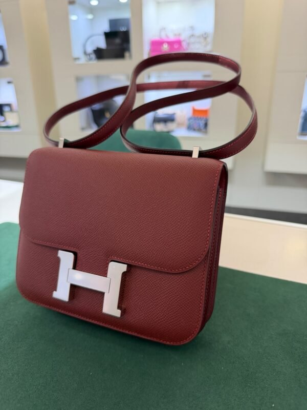 HERMÈS CONSTANCE III MINI MIRO 18 – VEAU EPSOM BORDEAUX – HARDWARE PALLADIO – 2026 full set con scontrino e scatola Hermès.