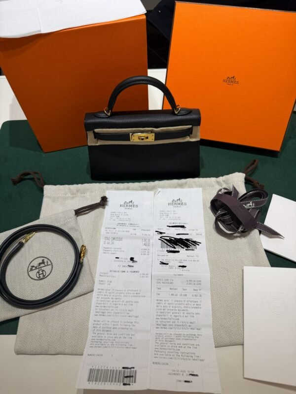 WhatsApp Image 2026-10-24 at 11.24.29 (1) Hermès mini Kelly Sellier epsom color Noir ( nero ) NUOVA 2026 seriale G