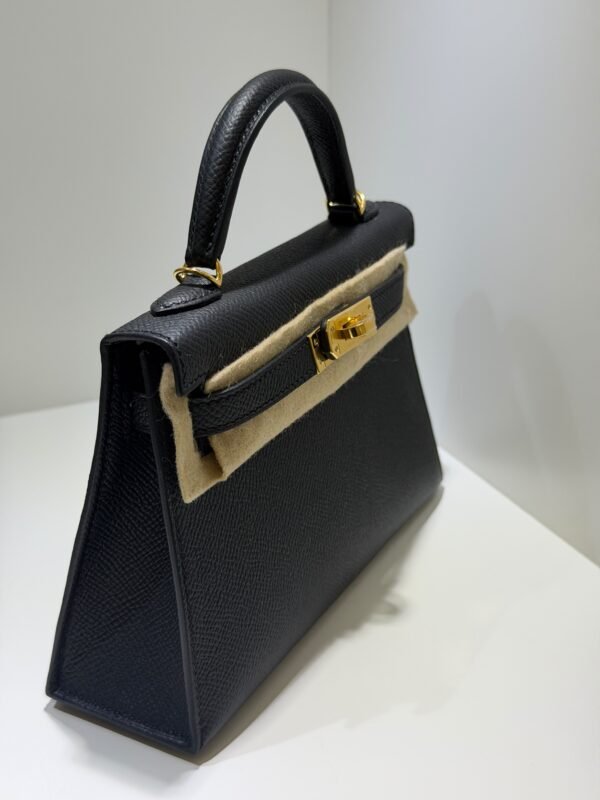WhatsApp Image 2026-10-24 at 11.24.29 Hermès mini Kelly Sellier epsom color Noir ( nero ) NUOVA 2026 seriale G