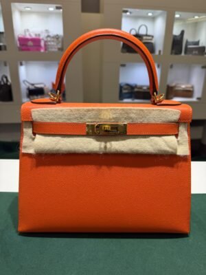 Herm&egrave;s Kelly 28 sellier veau pellame epsom second hand del 2020  seriale D color Orange ( arancio )con hardware dorato parziali pellicole