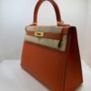 Hermès Kelly 28 sellier veau pellame epsom second hand del 2020  seriale D color Orange ( arancio )con hardware dorato parziali pellicole