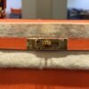 Hermès Kelly 28 sellier veau pellame epsom second hand del 2020  seriale D color Orange ( arancio )con hardware dorato parziali pellicole