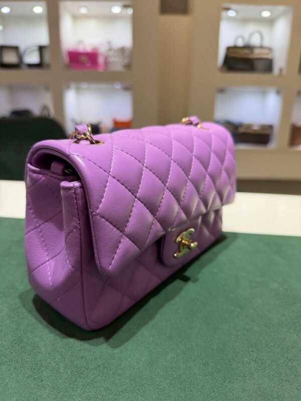 CHANEL Classic Mini Rectangular Flap Bag colore Viola  in pelle Lambskin Hardware Oro del 2022