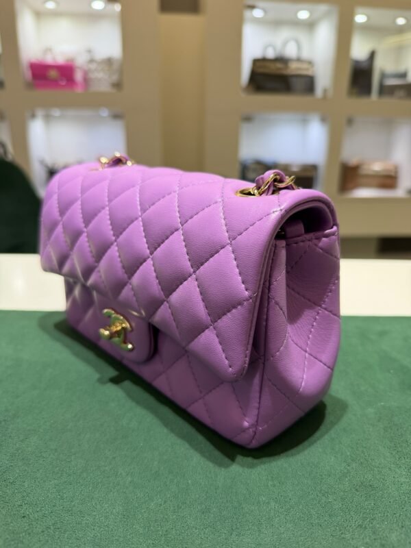 CHANEL Classic Mini Rectangular Flap Bag colore Viola  in pelle Lambskin Hardware Oro del 2022