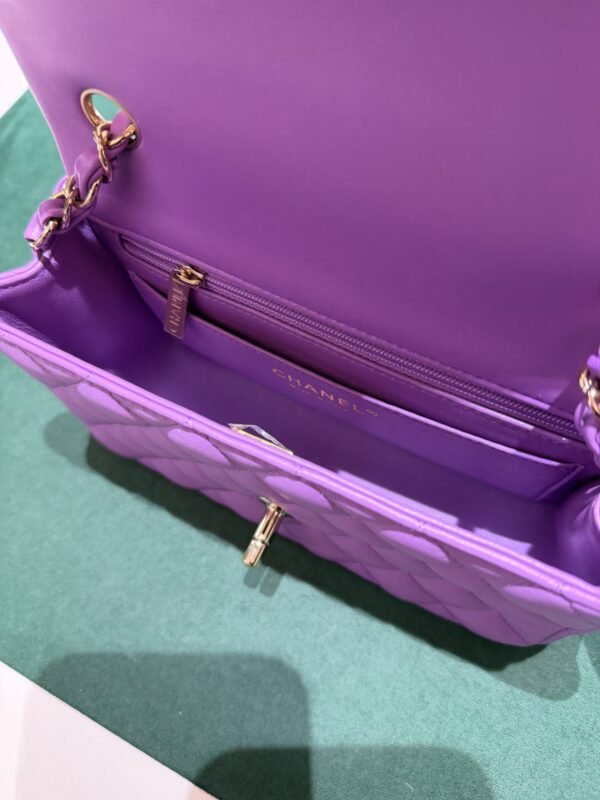 CHANEL Classic Mini Rectangular Flap Bag colore Viola  in pelle Lambskin Hardware Oro del 2022