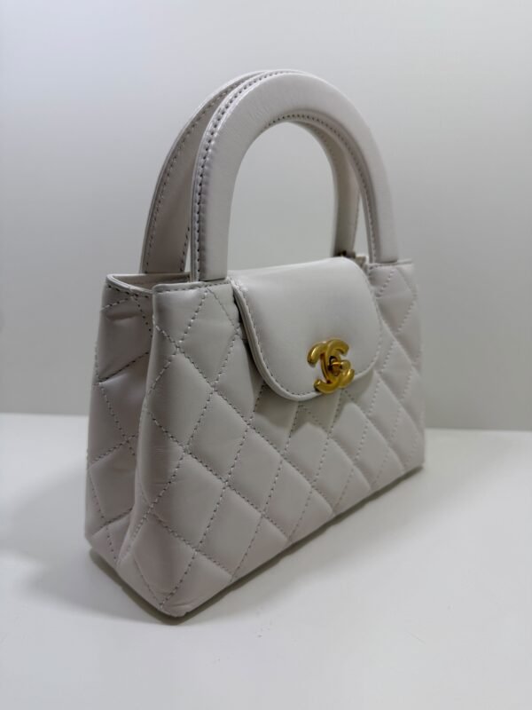 CHANEL Mini Kelly ( Mini Shopping Bag Kelly ) colore bianco panna Pelle di Vitello Hardware Oro del 2023