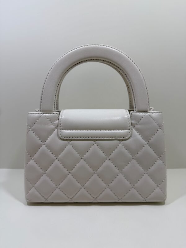 CHANEL Mini Kelly ( Mini Shopping Bag Kelly ) colore bianco panna Pelle di Vitello Hardware Oro del 2023